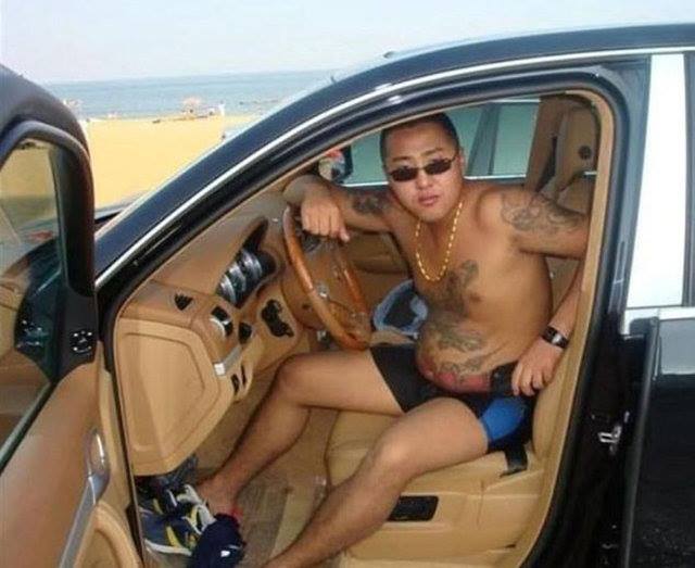 Mafiya liderinin &ccedil;ılpaq şəkilləri yayıldı