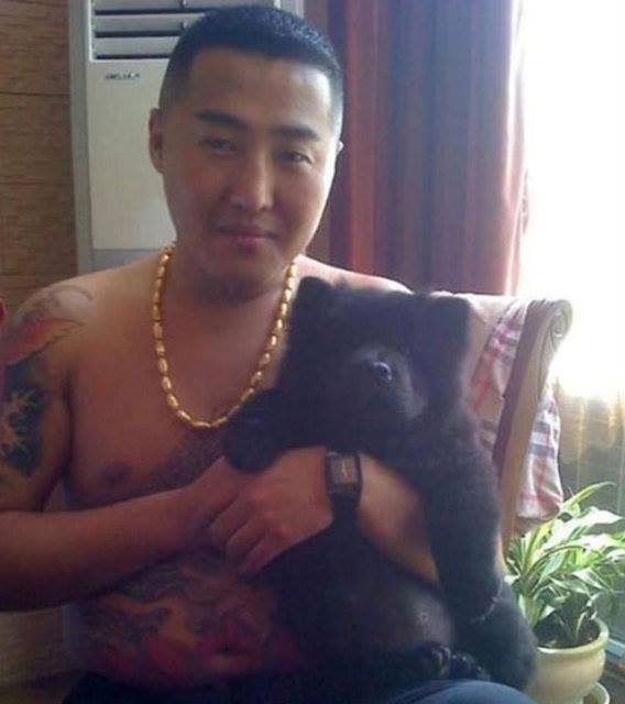 Mafiya liderinin &ccedil;ılpaq şəkilləri yayıldı