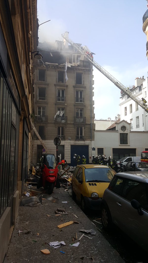 Parisdə yaşayış binasında partlayış -  Yaralılar var