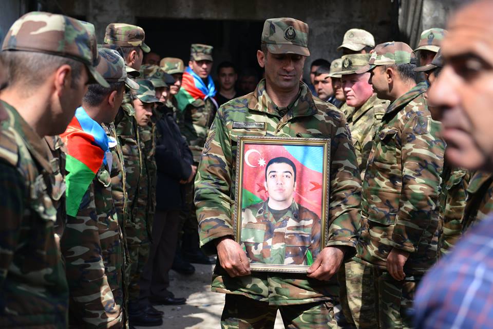 Sumqayıt daha bir şəhidini izdihamla yola saldı  -  Fotolar