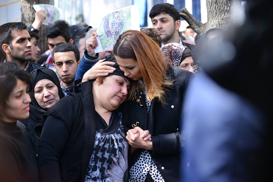 Sumqayıt daha bir şəhidini izdihamla yola saldı  -  Fotolar