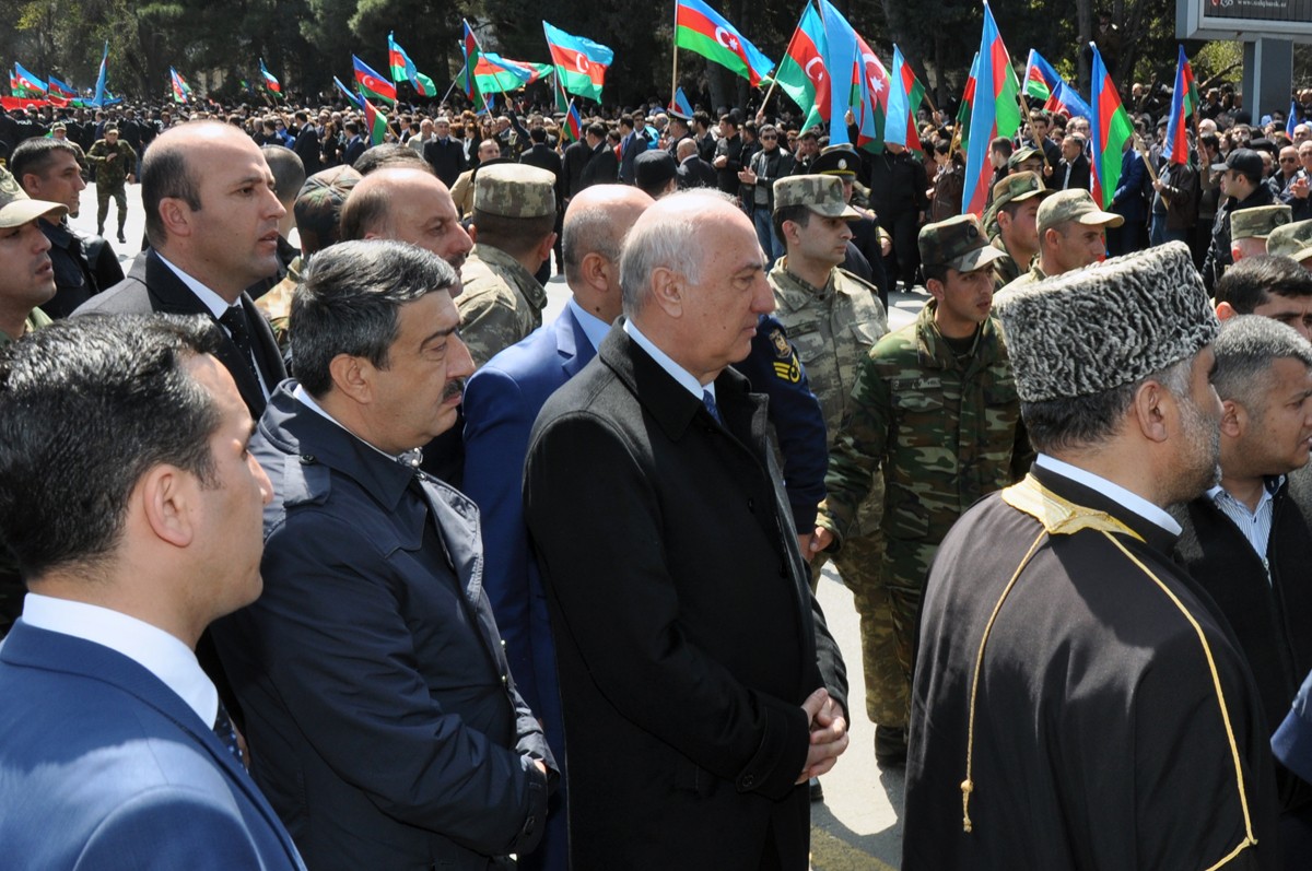 Sumqayıt daha bir şəhidini izdihamla yola saldı  -  Fotolar