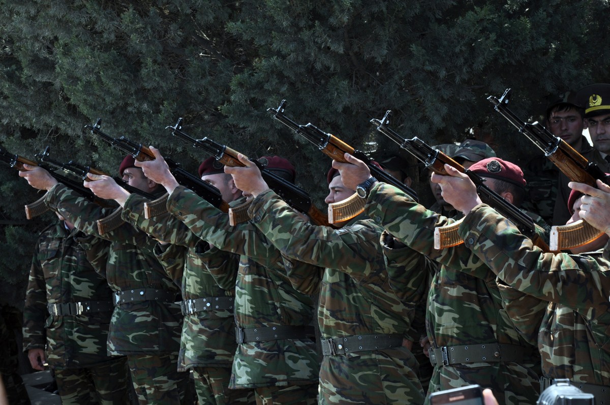 Sumqayıt daha bir şəhidini izdihamla yola saldı  -  Fotolar