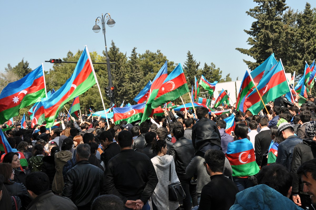 Sumqayıt daha bir şəhidini izdihamla yola saldı  -  Fotolar