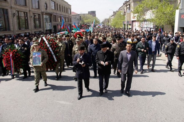 D&ouml;vlət qulluq&ccedil;usunun oğlu da şəhid olub -  Fotolar