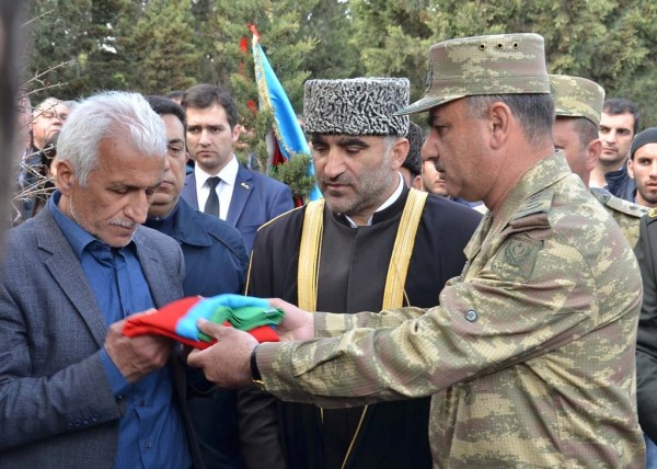 D&ouml;vlət qulluq&ccedil;usunun oğlu da şəhid olub -  Fotolar