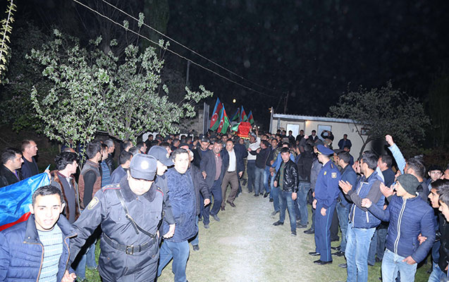 Şəhid pilot Bakıya izdihamla yola salındı  -  Fotolar