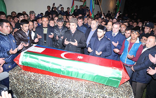 Şəhid pilot Bakıya izdihamla yola salındı  -  Fotolar