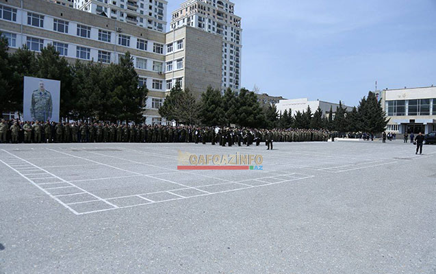 Şəhidlərin dəfnində insan seli - Fotolar