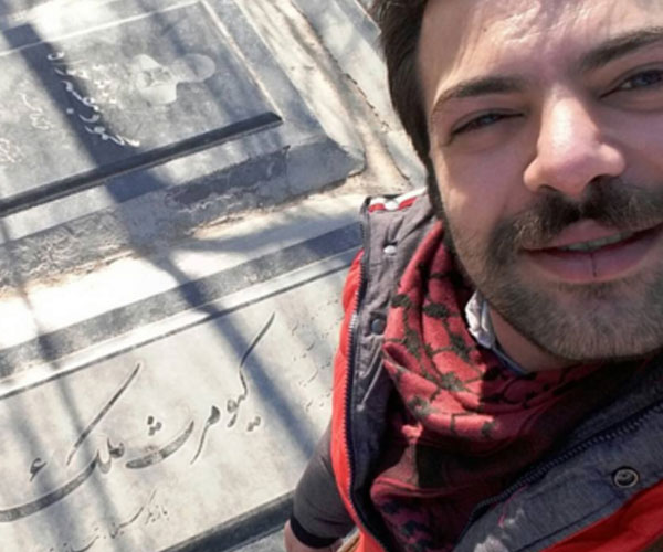 İranlıların yeni əyləncəsi -  Qəbiristanlıqda “selfie” + Fotolar