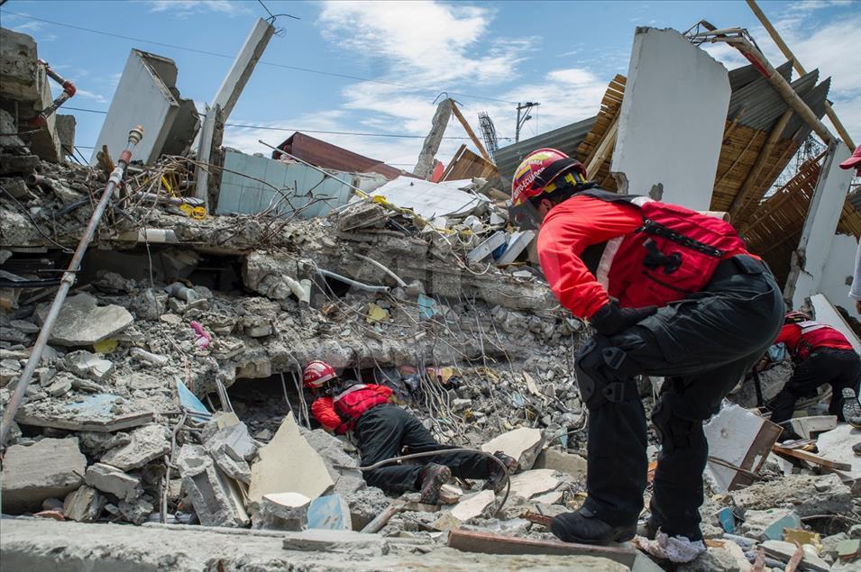 Ölənlərin sayı 272-yə çatdı  -  Dəhşətli zəlzələdən fotolar