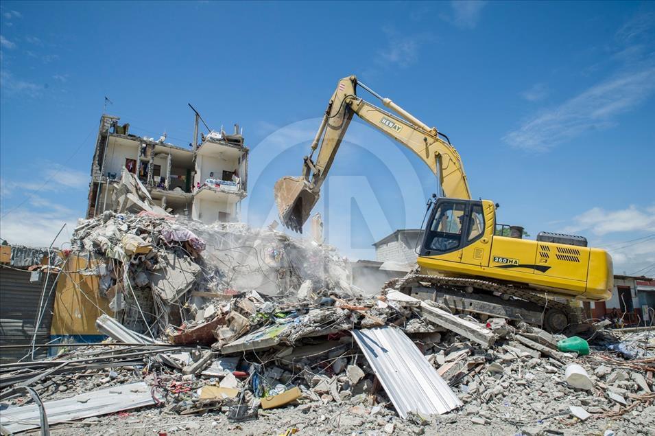 Ölənlərin sayı 272-yə çatdı  -  Dəhşətli zəlzələdən fotolar