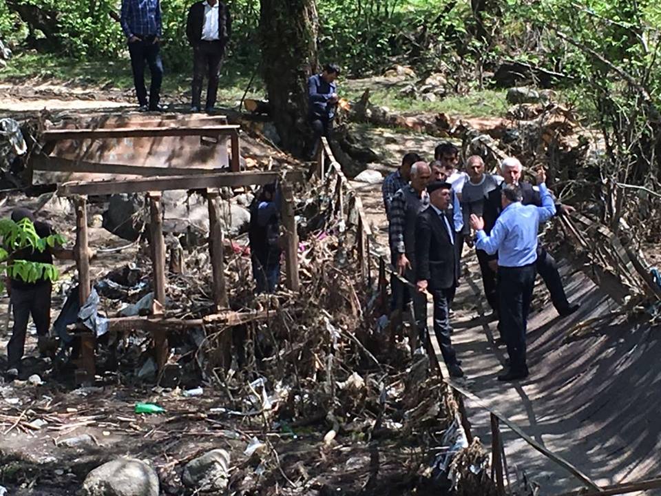 Sel Lerikdə k&ouml;rp&uuml;ləri dağıdıb - Fotolar