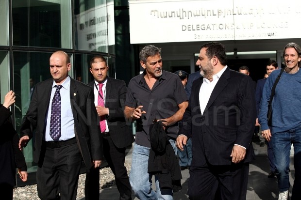 Corc Kluni İrəvanda erməni-dilində danışdı - Video