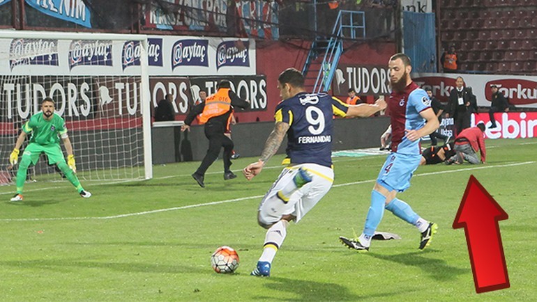 &ldquo;Fənərbax&ccedil;a&rdquo;nın oyununda dava - Hakimi təpiklədilər +Fotolar