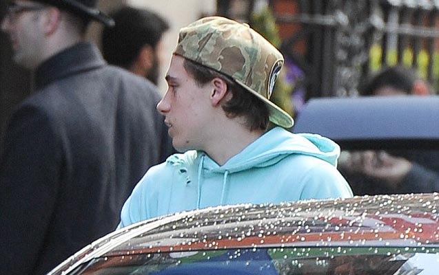 Özünü sürücü kimi 33 minlik maşında sınadı -  Fotolar