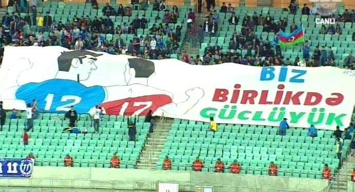 İlham Əliyev nəvələri ilə millinin oyununda - Foto