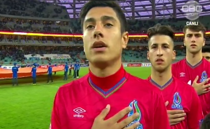 İlham Əliyev nəvələri ilə millinin oyununda - Foto