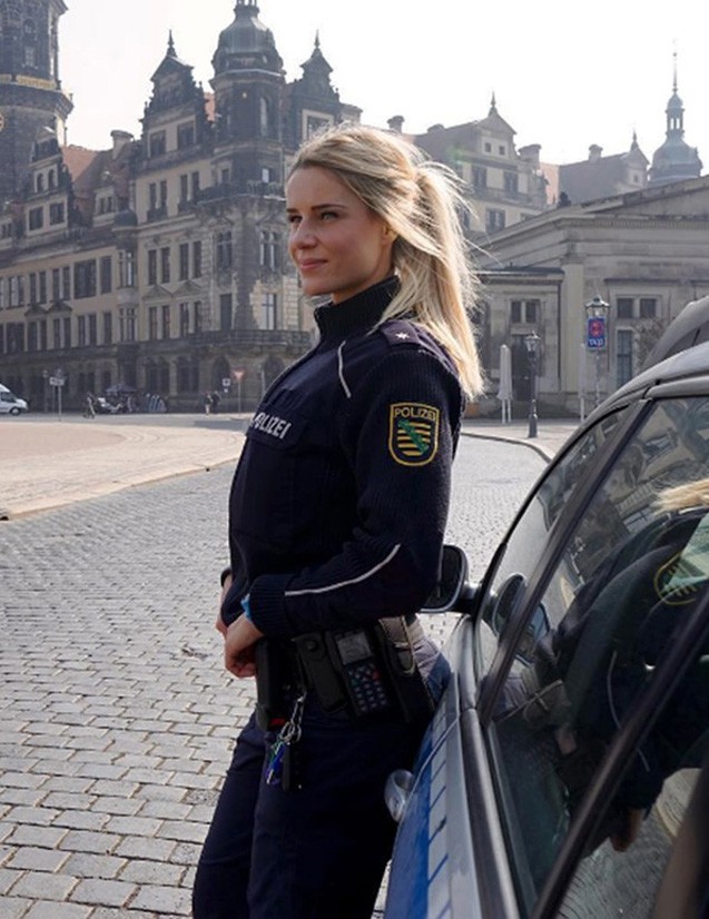 Almaniyanın ən cazibədar polisi -  Fotolar