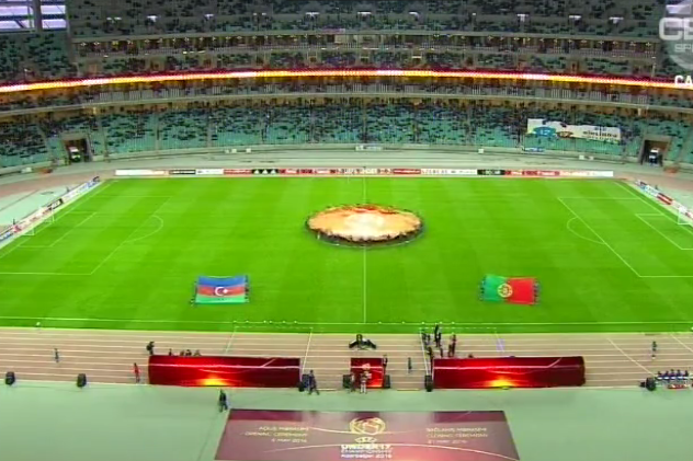 İlham Əliyev nəvələri ilə millinin oyununda - Foto