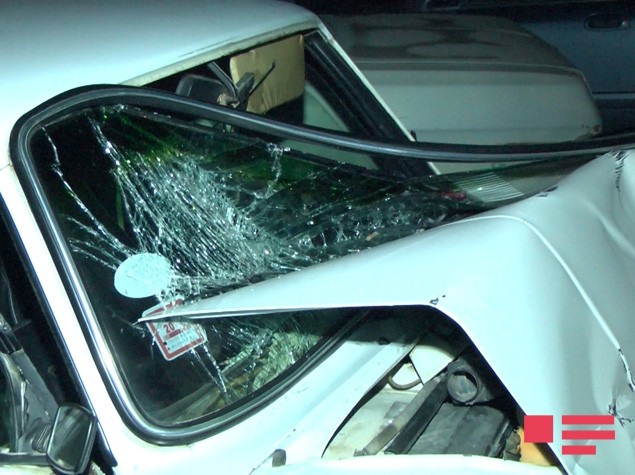 &ldquo;07&rdquo;nin s&uuml;r&uuml;c&uuml;s&uuml; qəza t&ouml;rədib qa&ccedil;dı  -  3 yaralı+Foto