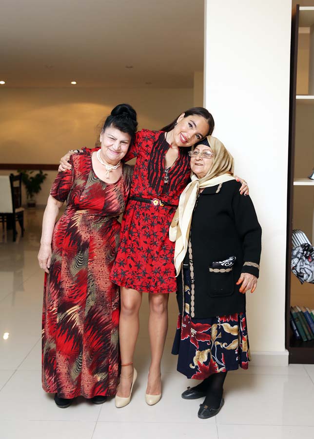 Leyla Əliyeva əlillər &uuml;&ccedil;&uuml;n şeirlərini oxudu - Fotolar