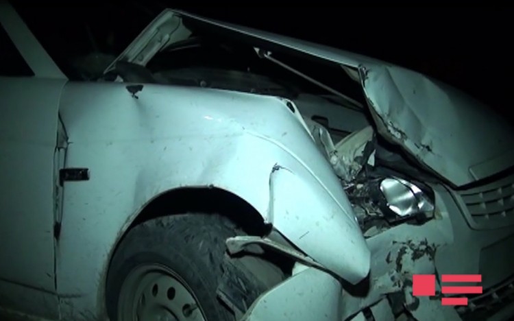 Zaqatalada avtomobil aptekə &ccedil;ırpıldı -  Foto