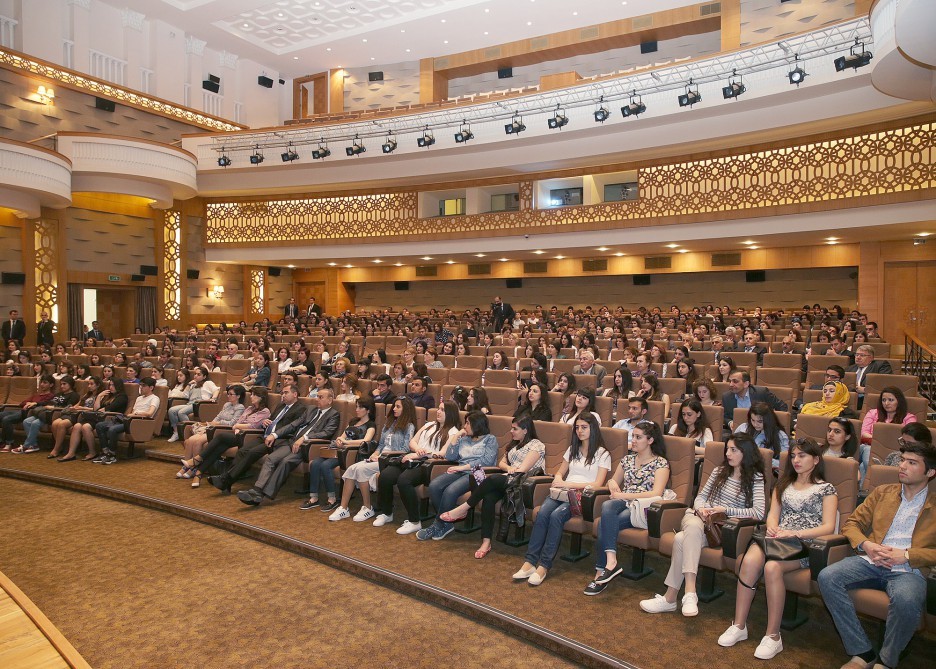 Leyla Əliyeva film təqdimatında - Fotolar