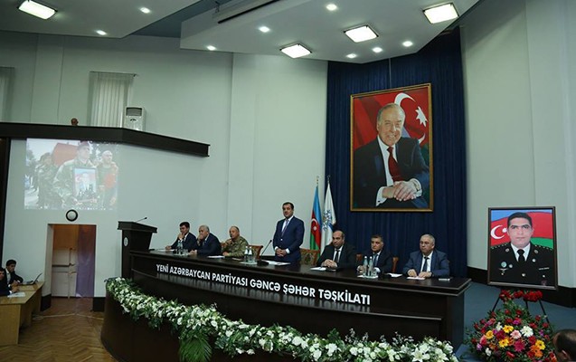 Gəncədə şəhidin medalı ailəsinə təqdim edilib - Fotolar
