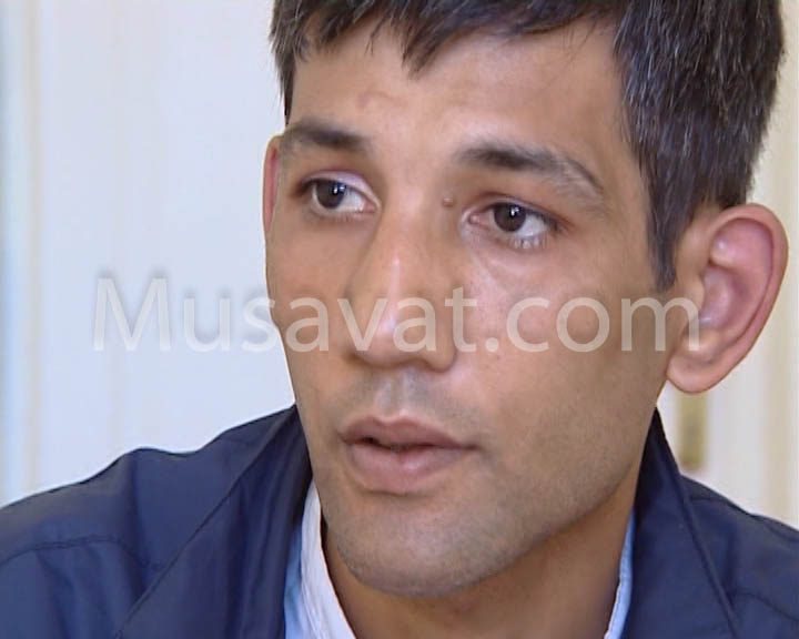 Bakıda k&uuml;&ccedil;ənin ortasında qadının maşınını əlindən aldılar - Foto