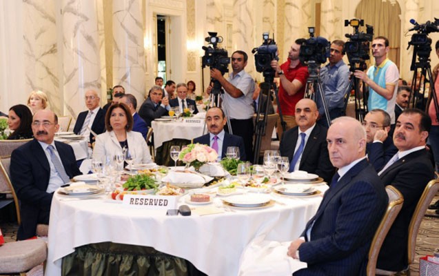 Əb&uuml;lfəs Qarayevə m&uuml;kafat verildi - Fotolar