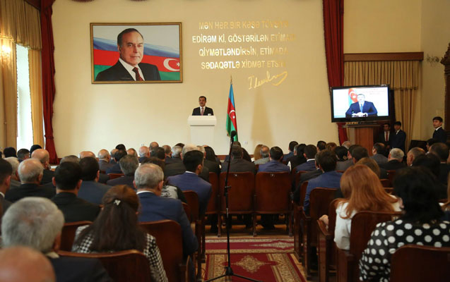 Elmar Vəliyev bayramla bağlı konfransda Elmar Vəliyev bayramla bağlı konfransda