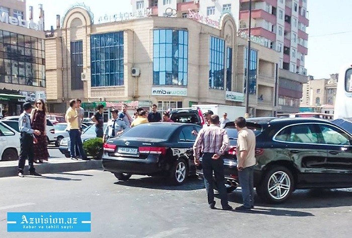 “Nissan” “Porsche”yə, “Porsche” avtobusa çırpıldı  -  Fotolar