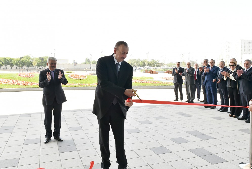 İlham Əliyev SOCAR-ın binasının açılışında - Fotolar