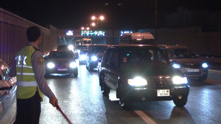 Bakıda “KamAZ” 6 maşını əzdi - Fotolar Bakıda “KamAZ” 6 maşını əzdi - Fotolar
