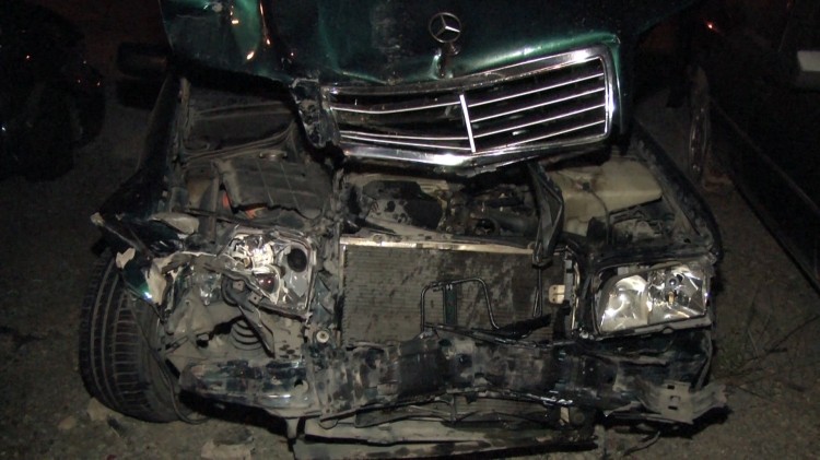 Bakıda “KamAZ” 6 maşını əzdi - Fotolar Bakıda “KamAZ” 6 maşını əzdi - Fotolar