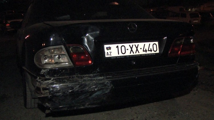 Bakıda “KamAZ” 6 maşını əzdi - Fotolar Bakıda “KamAZ” 6 maşını əzdi - Fotolar