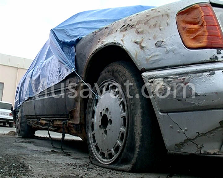 Bakıdakı “Ştrafnoy”da yandırılan maşınların  -  Fotoları