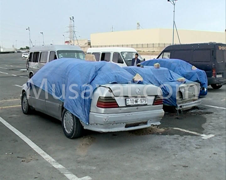 Bakıdakı “Ştrafnoy”da yandırılan maşınların  -  Fotoları