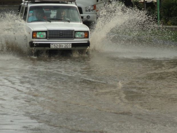 Salyanda leysan - Həyətləri su basdı+Fotolar