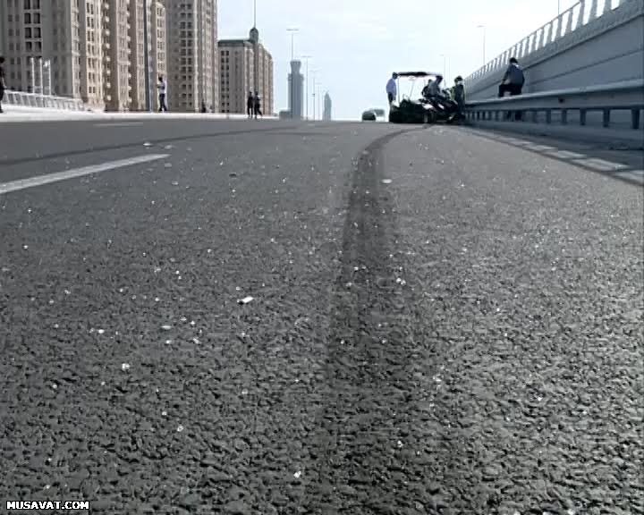 Bakıda avtobus elektromobilə &ccedil;ırpıldı  -  Yaralılar var+Fotolar