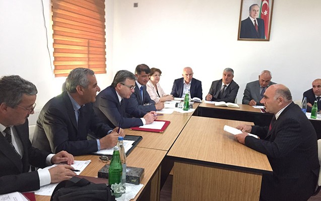 Nazir vətəndaşları qəbul edib Nazir vətəndaşları qəbul edib