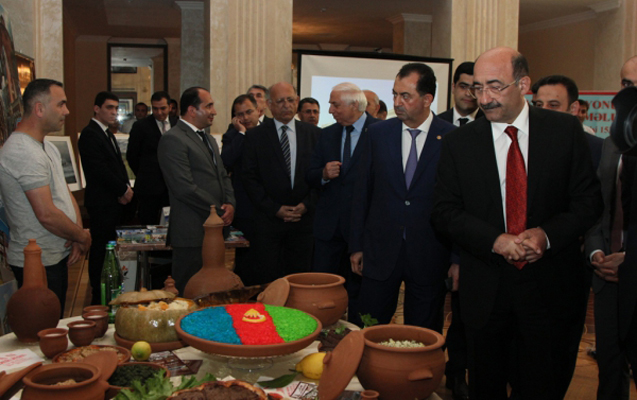 Əb&uuml;lfəs Qarayev sərgidə - Fotolar