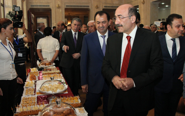 Əb&uuml;lfəs Qarayev sərgidə - Fotolar