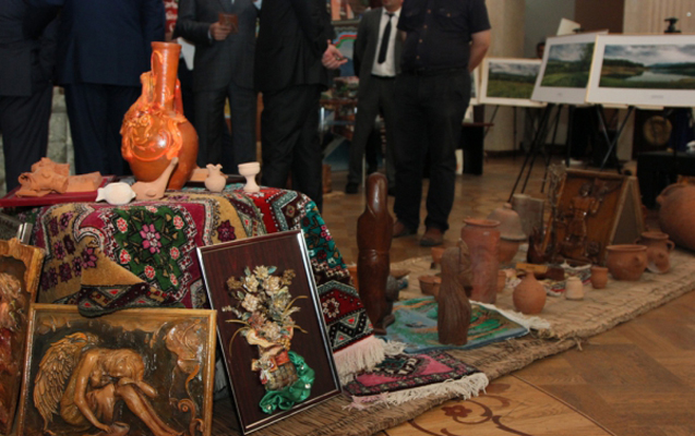 Əb&uuml;lfəs Qarayev sərgidə - Fotolar