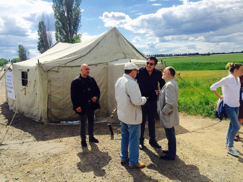 Saakaşvili &ccedil;adıra k&ouml;&ccedil;d&uuml; - Fotolar