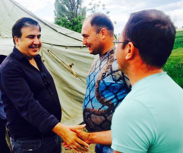 Saakaşvili &ccedil;adıra k&ouml;&ccedil;d&uuml; - Fotolar