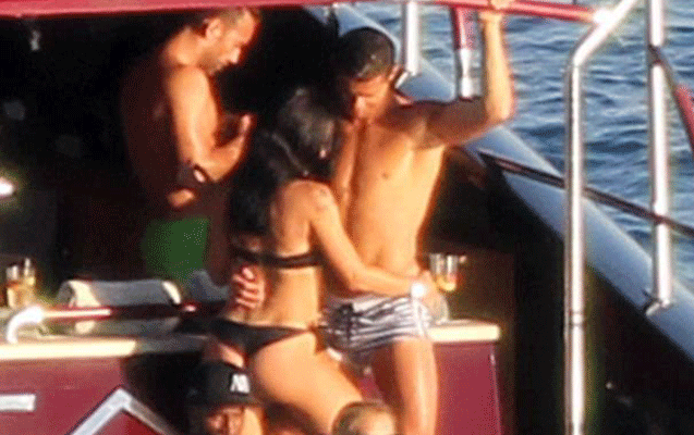 Ronaldo yaxtada qızlarla -  Fotolar