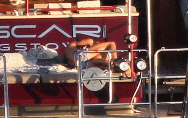 Ronaldo yaxtada qızlarla -  Fotolar