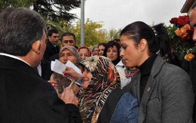 Abdulla G&uuml;l&uuml;n ke&ccedil;miş xanım m&uuml;hafizə&ccedil;isi şəhid oldu -  Fotolar